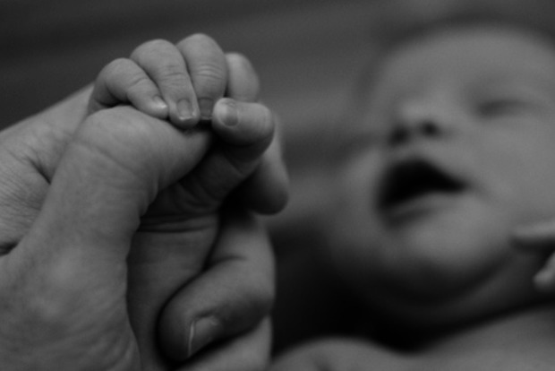 Тут по скорой не рожают: Под Харьковом за три дня схваток ребенок умер внутри матери