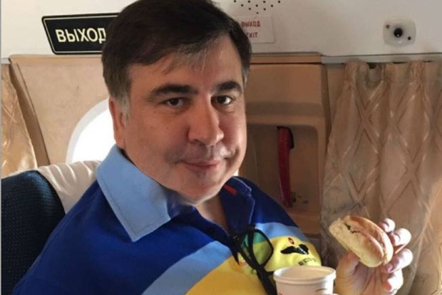 Саакашвили похвастался булками и дешевыми билетами в Одессу (фото)