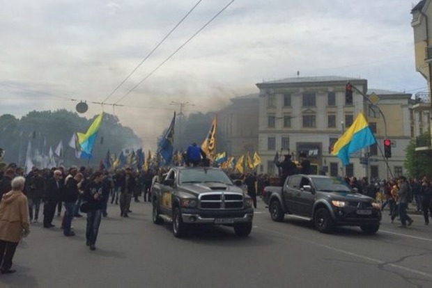 «Вимога нації - ні капітуляції»: «Азов» прийшов під стіни парламенту (відео)