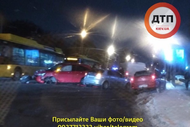 В Киеве масштабное ДТП с пьяным закончилось дракой