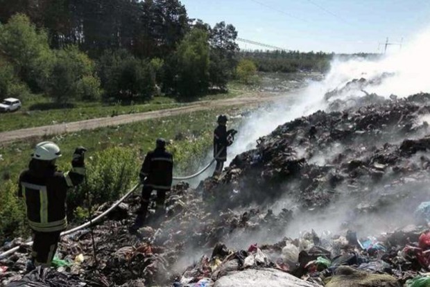 В Одессе загорелась свалка возле нефтеперерабатывающего завода‍
