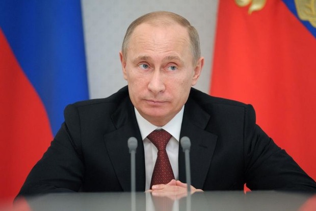 Путін не згадав про Порошенка у своєму привітанні з 9 травня