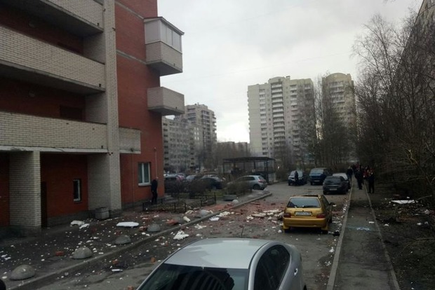 В Санкт-Петербурге произошел взрыв в жилом доме, жителей эвакуируют