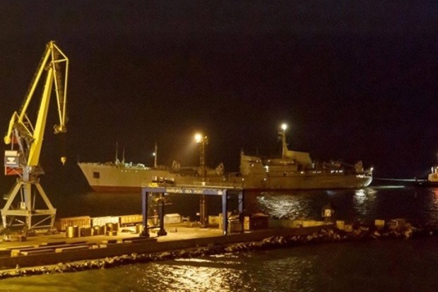 Українські кораблі кинули якір в порту Бердянська