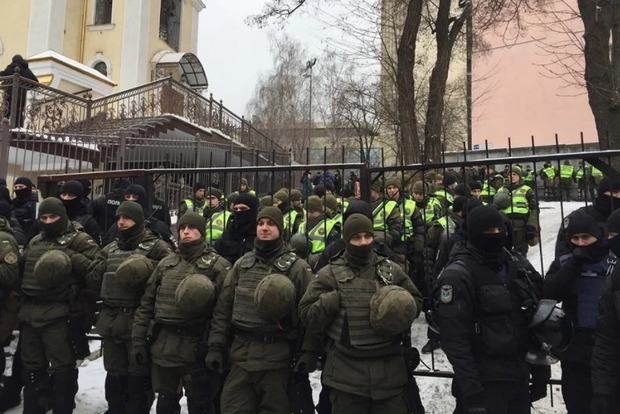 Суд по Труханову перенесли на следующую неделю, а протест против него нарастает