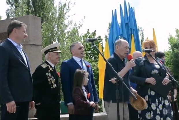 Пенсионер на митинге в Николаеве устроил истерику: Бендеровцы приходят к власти в Украине!