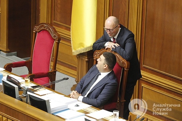 Депутати відправили у відставку Яценюка і призначили на його місце Гройсмана