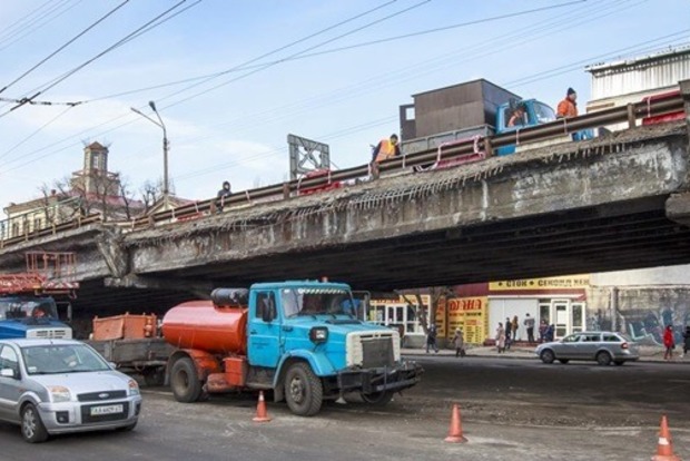 У Кличко договариваются о сносе «Большевика», чтобы построить Шулявский мост