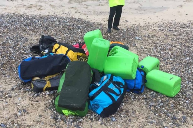На пляже в Британии нашли сумки с наркотиками на 59 млн евро