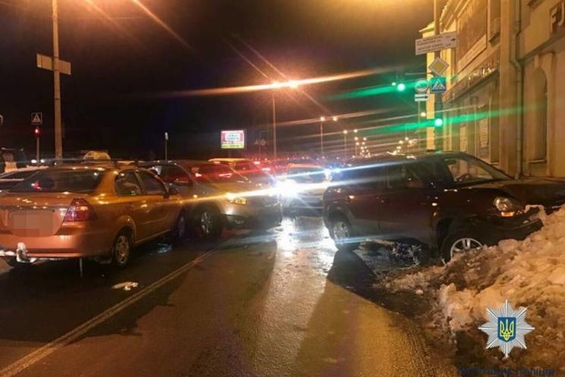 Серйозна ДТП у Харкові: зіткнулися три автомобілі