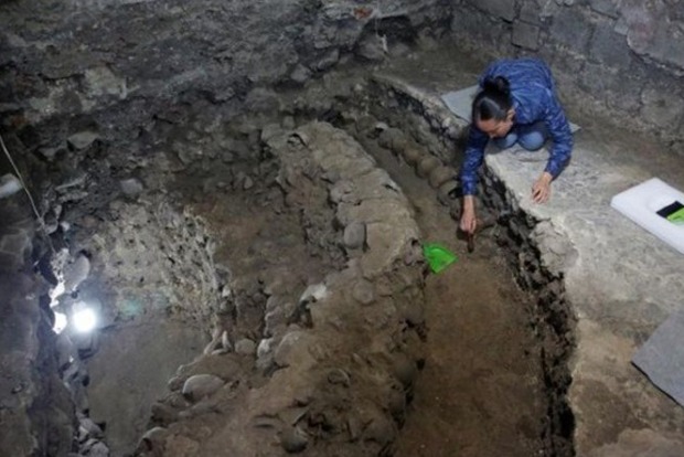 В Мексике археологи обнаружили пирамиду из человеческих черепов