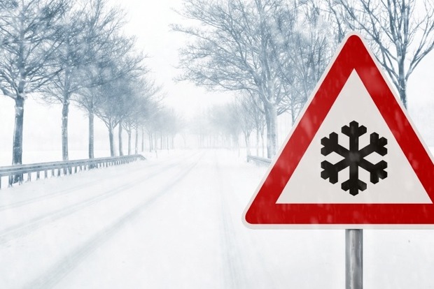 Снежный армагеддон на Рождество: города без света и тепла, дороги заблокированы