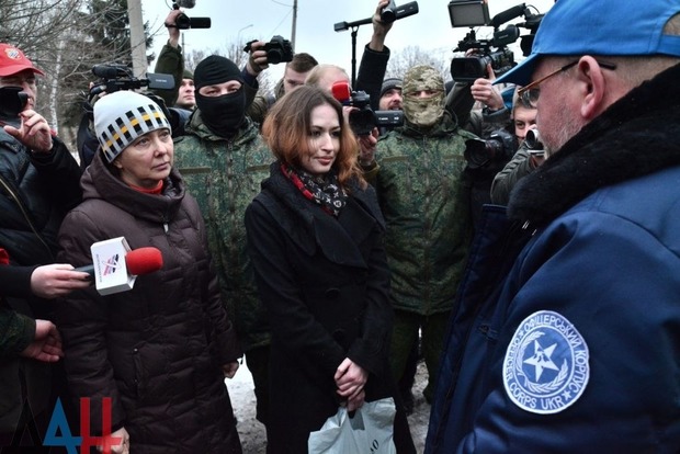 Боевики «ДНР» передали Рубану двух пленных женщин