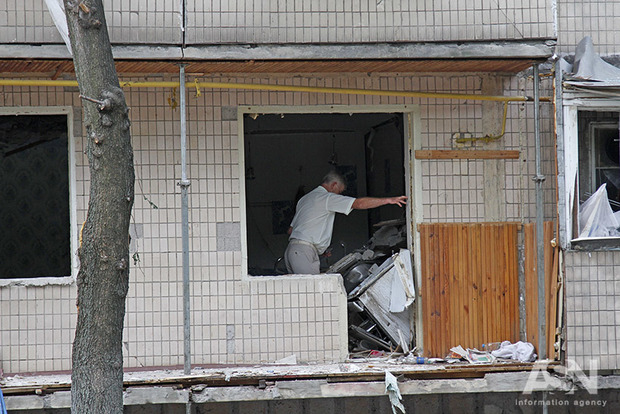 Взрыв в киевской многоэтажке повредил 8 квартир и убил 67-летнюю женщину