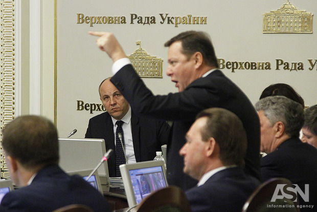 Нардепы пришли на заседание Кабмина требовать отставки Линчевского 