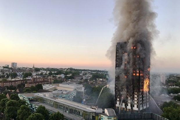 Появилось новое видео горящей многоэтажки в Лондоне