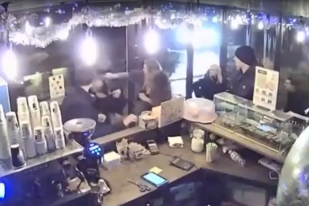 П'яний чоловік у Києві після зауваження влаштував бійку в кафе