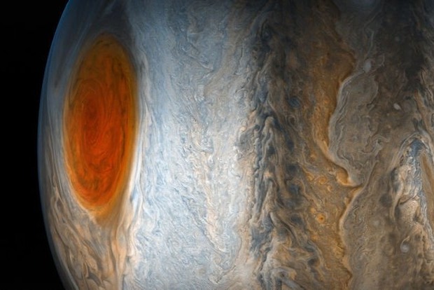 NASA опубликовало впечатляющее фото Большого красного пятна на Юпитере