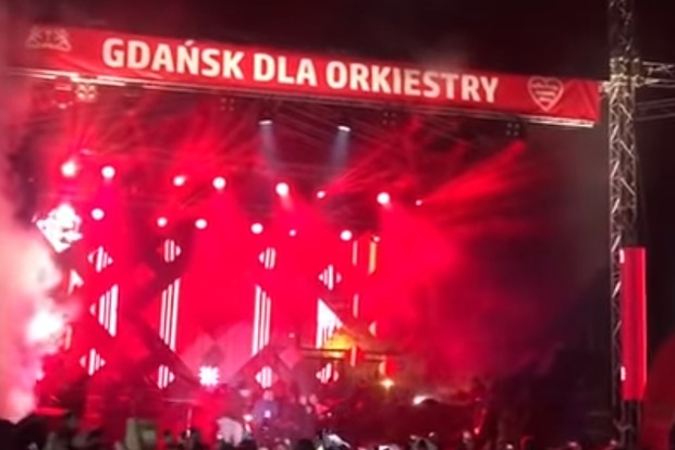В Польше на концерте подрезали мэра Гданьска