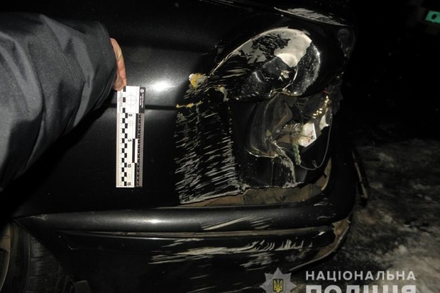 П'яна жінка з помсти викрала авто і врізалася в стовп у Києві