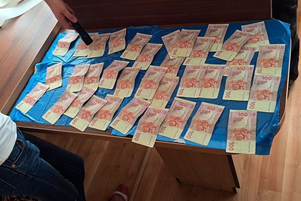 На Луганщине начальник местной таможни погорел на взятке 5,5 тысячи гривен