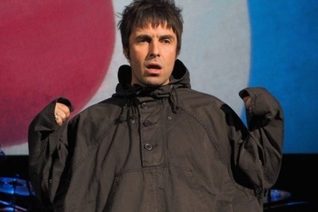 Да ты ведьма! Вокалист английской группы Oasis душил свою подругу в ночном клубе
