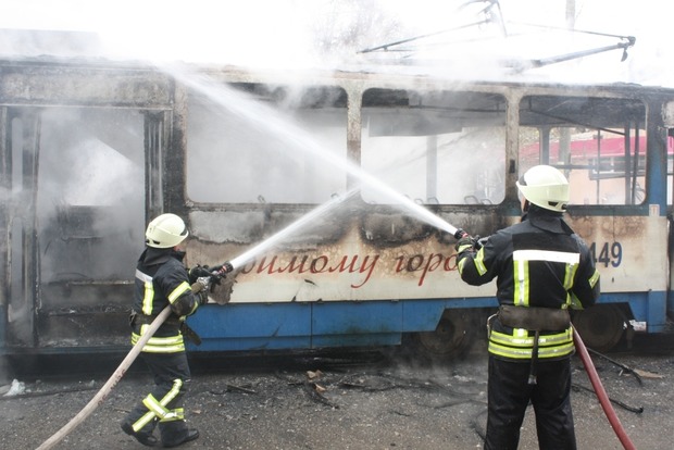 На остановке в Запорожье загорелся трамвай с пассажирами‍