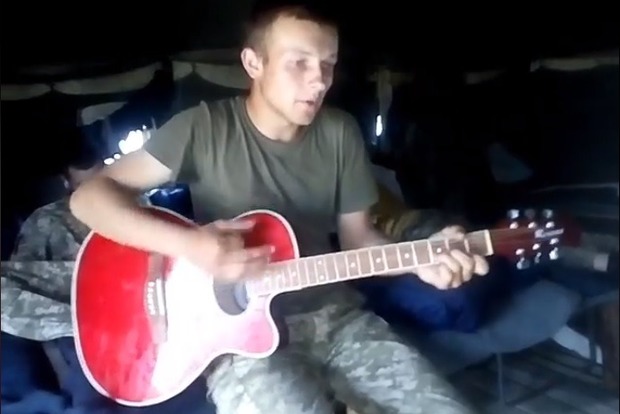 Обещал вернуться живым. Душераздирающая песня погибшего вчера на Донбассе 19-летнего бойца