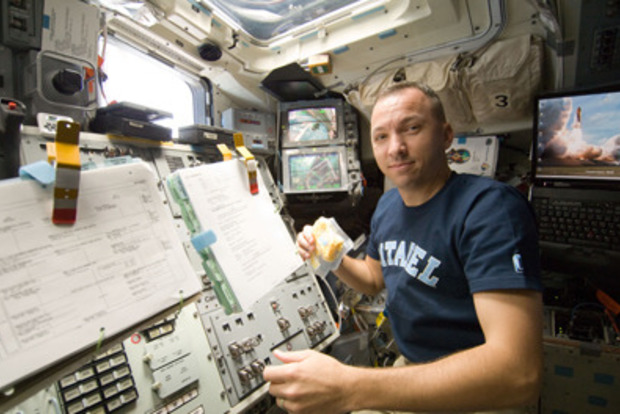 Астронавт НАСА слетал в космос с флагом Украины