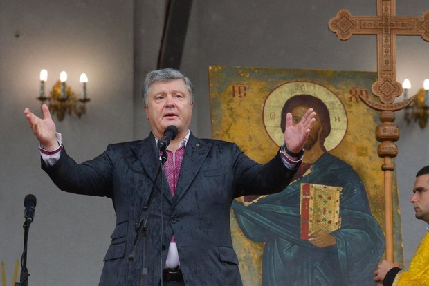 Порошенко призвал украинцев молиться за автокефалию