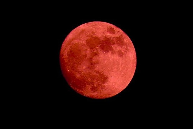 Украинцы сегодня увидят рекордное затмение Луны
