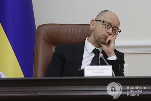 Яценюк пожаловался, что премьерство довело его до грыжи