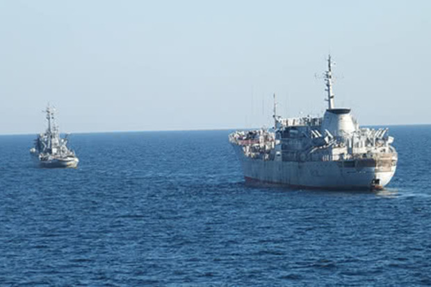 Украина перебрасывает военные корабли в Бердянск через Керченский пролив