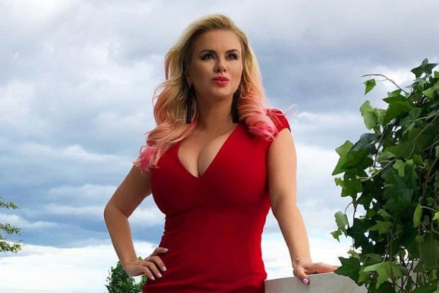 Анна Семенович призналась, что делала операцию на груди из-за жуткой патологии