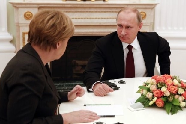 Меркель закликала Путіна звільнити захоплених українських моряків