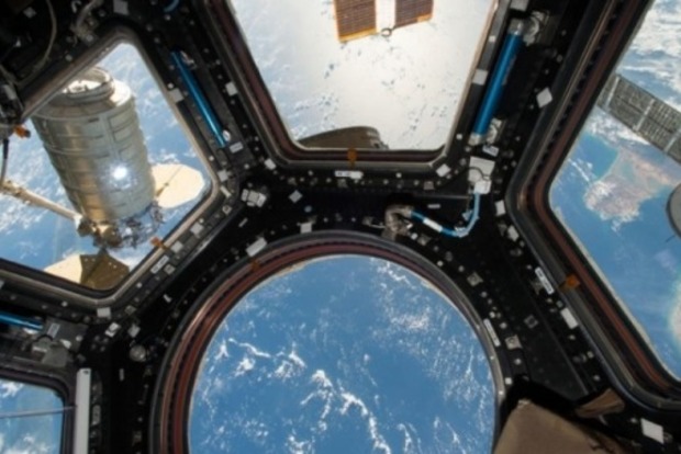 Космонавты с МКС успешно приземлились в Казахстане