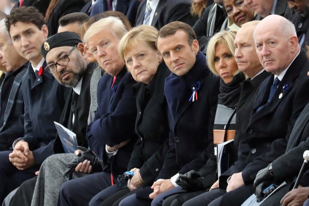 Трамп у Парижі не потиснув руку Порошенку. З'явилося відео
