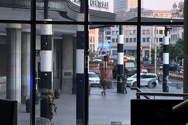 В Брюсселе прогремел взрыв: полиция застрелила смертника