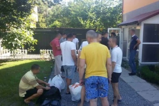В Полтаве незаконно удерживали гражданина США и еще 20 человек