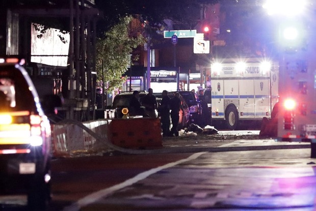 Момент взрыва в Нью-Йорке попал на камеры видеонаблюдения