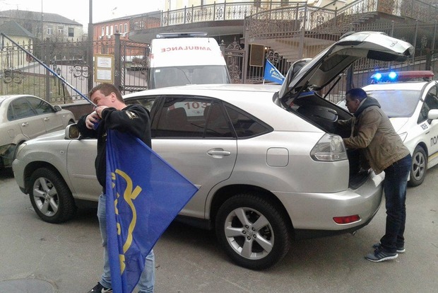 Автомайдан збирається не дати вивезти Насірова з будівлі суду
