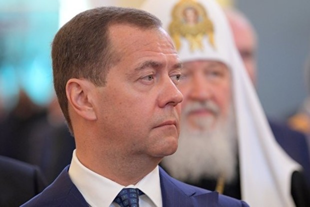 Медведев планирует сместить 6 из 9 своих замов