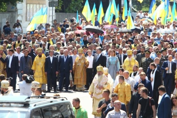 Крестный ход УПЦ КП в Киеве. В шествии участвует президент Украины