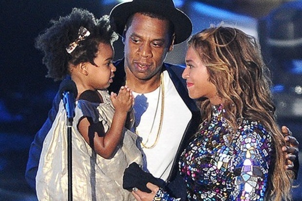 Жах в очах: дочка співачки Бейонсе і репера Jay-Z побачила концерт батьків