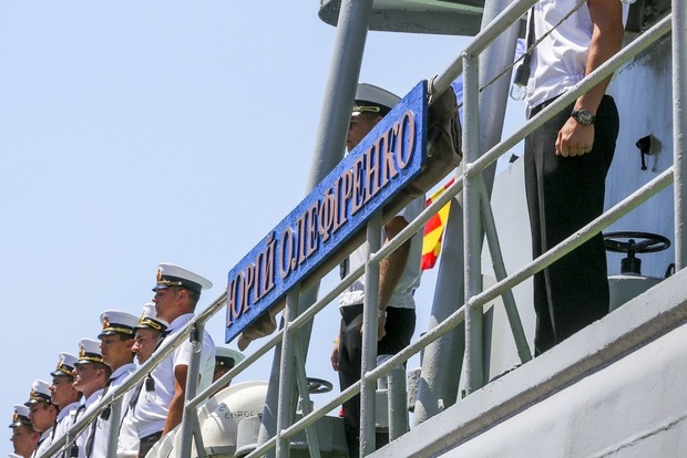 Порошенко присвоїв військовому кораблю ім'я героя АТО (фото)