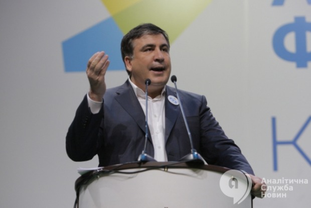 Форум Саакашвили: конфетами по коррупции