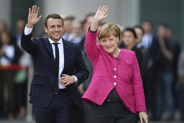 Меркель і Макрон закликали звільнити всіх полонених