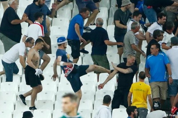 Росії загрожують серйозні санкції через бійки футбольних хуліганів на Євро-2016