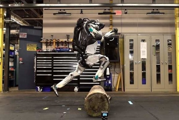 Boston Dynamics показала паркур робота Atlas