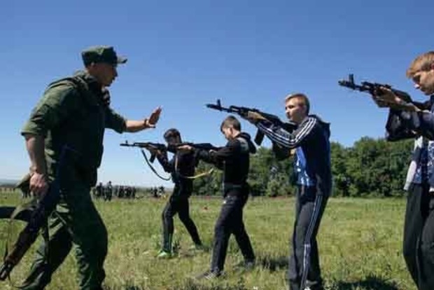 Тымчук: В вузах Донецка вербуют студентов в ряды боевиков